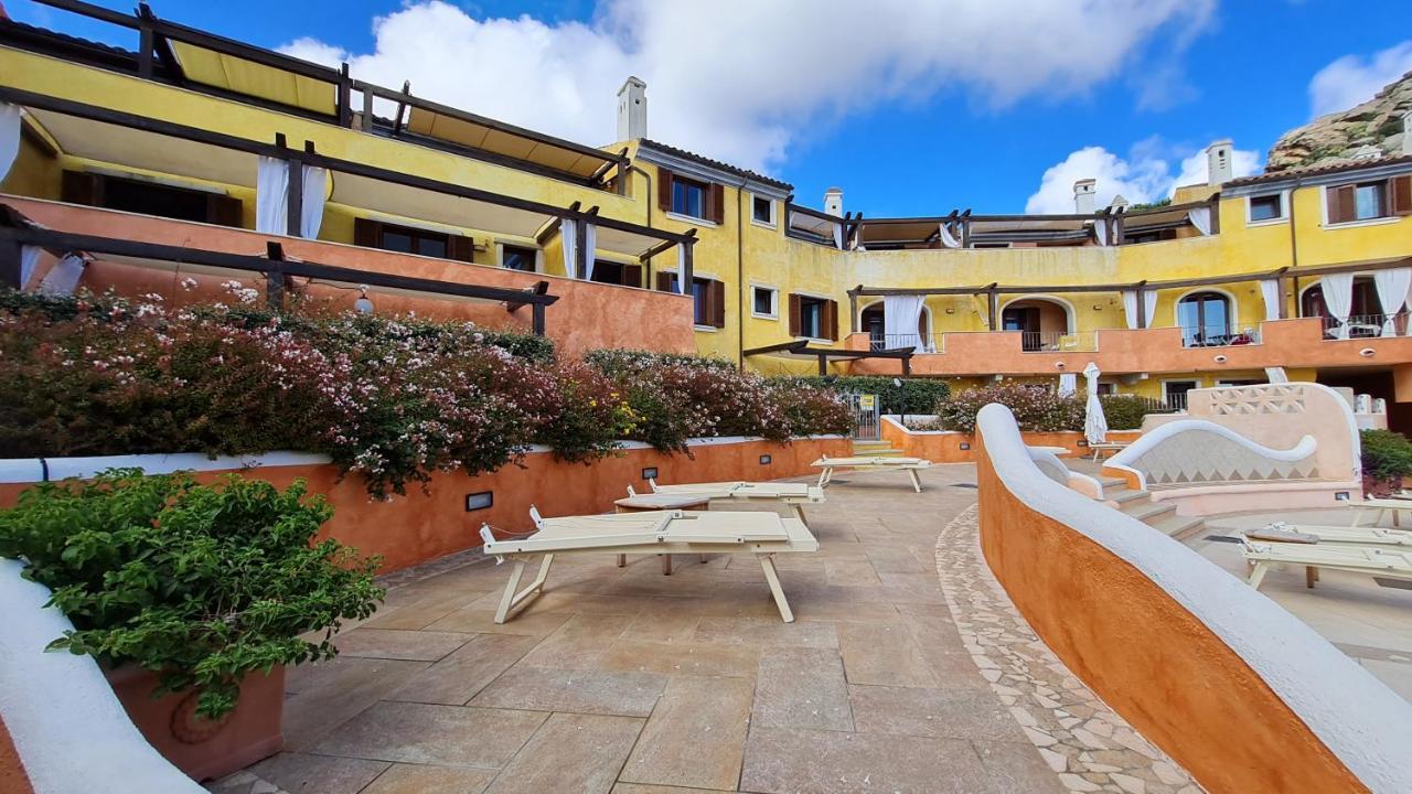 לה מדלנה Residence Borgo Punta Villa מראה חיצוני תמונה